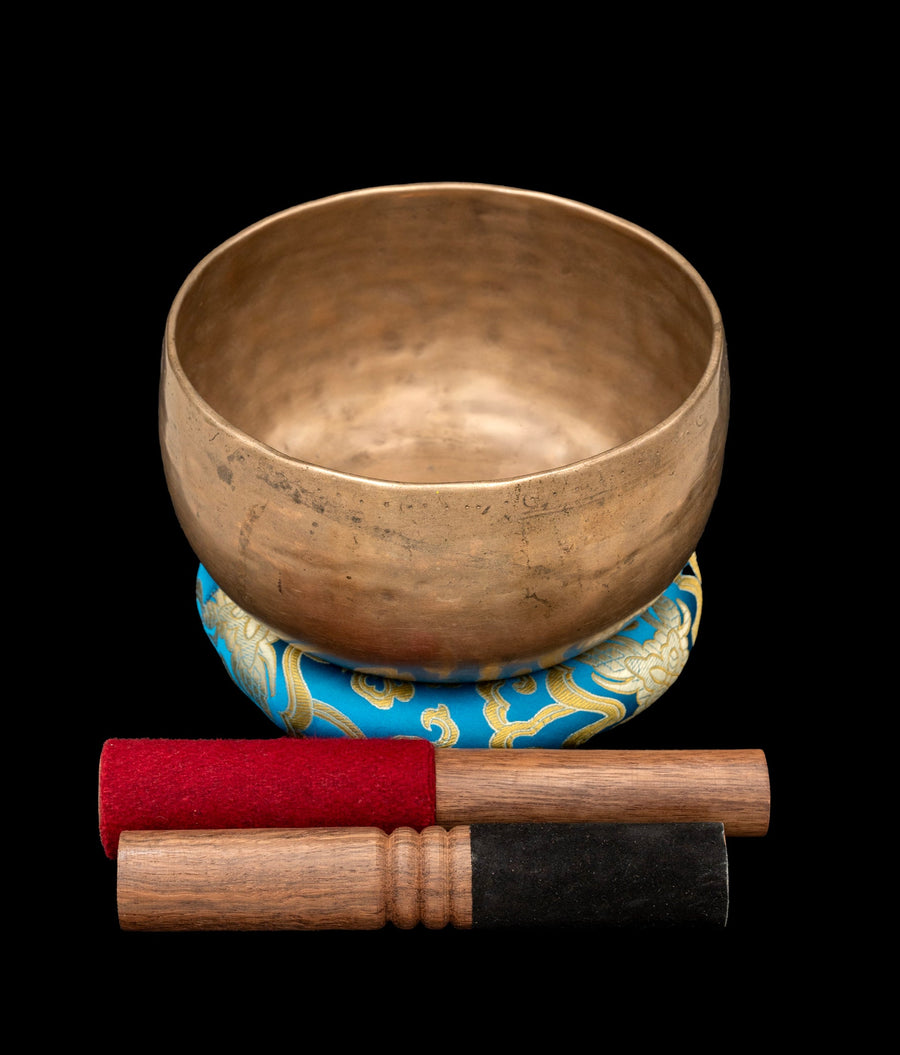 Antique Void Thadobati Singing Bowl A#3 227Hz 7" A16097