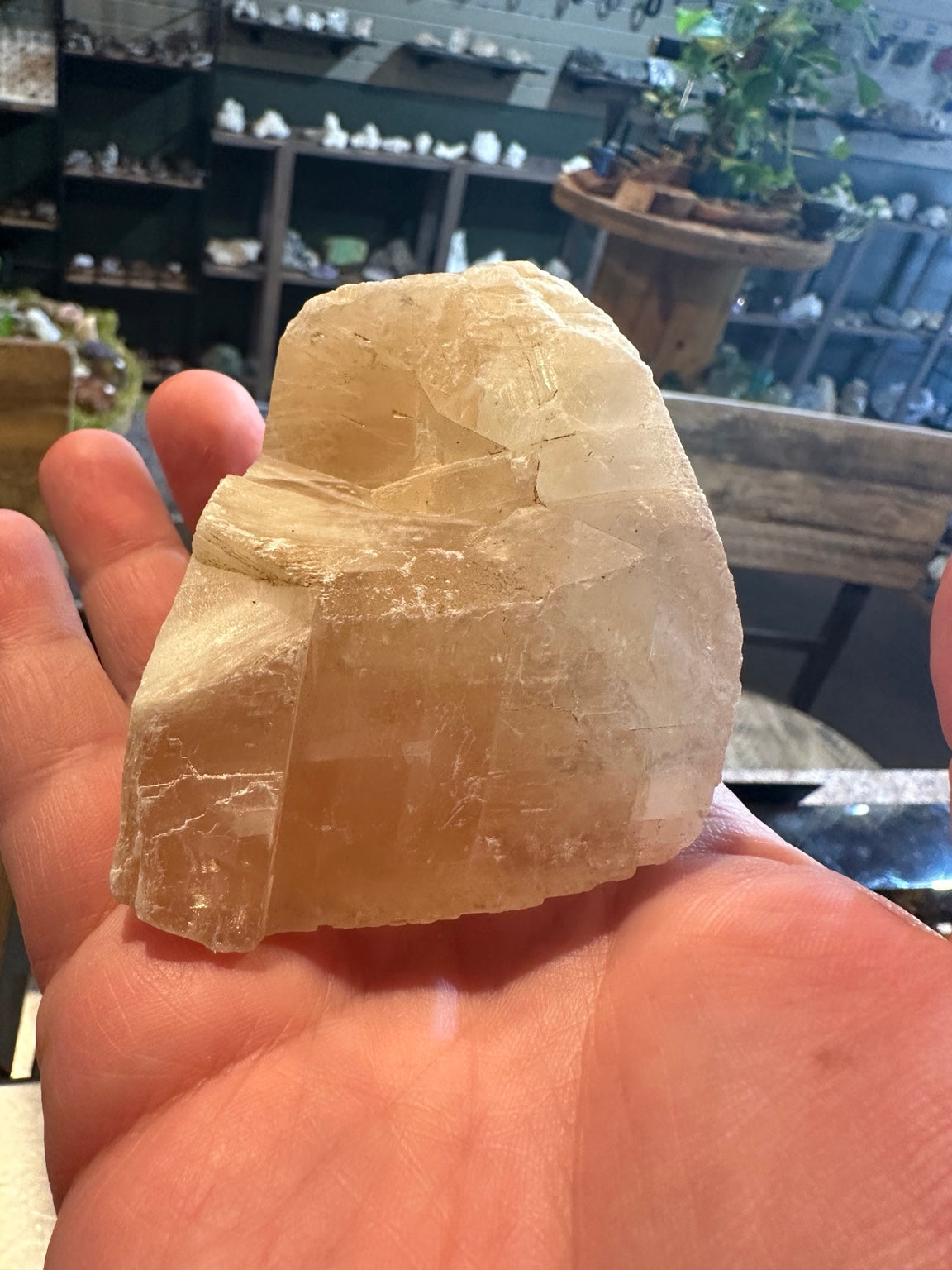 Honey calcite cleavage specimen, side view