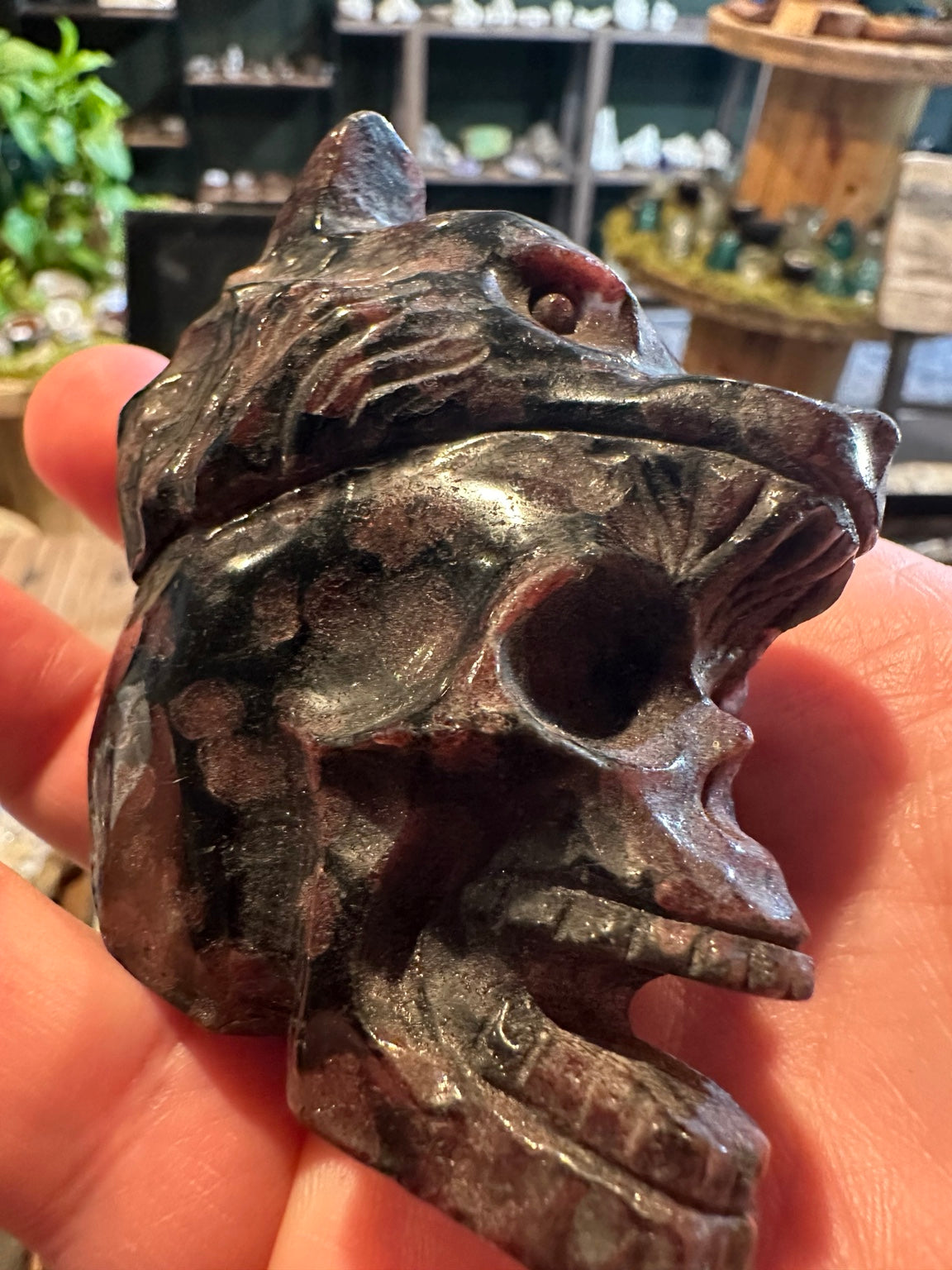 Natural garnet bear skull carving – view 4