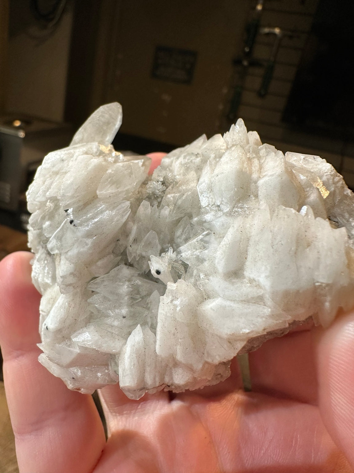 Nevada quartz calcite cluster 6.1 oz side crystal view