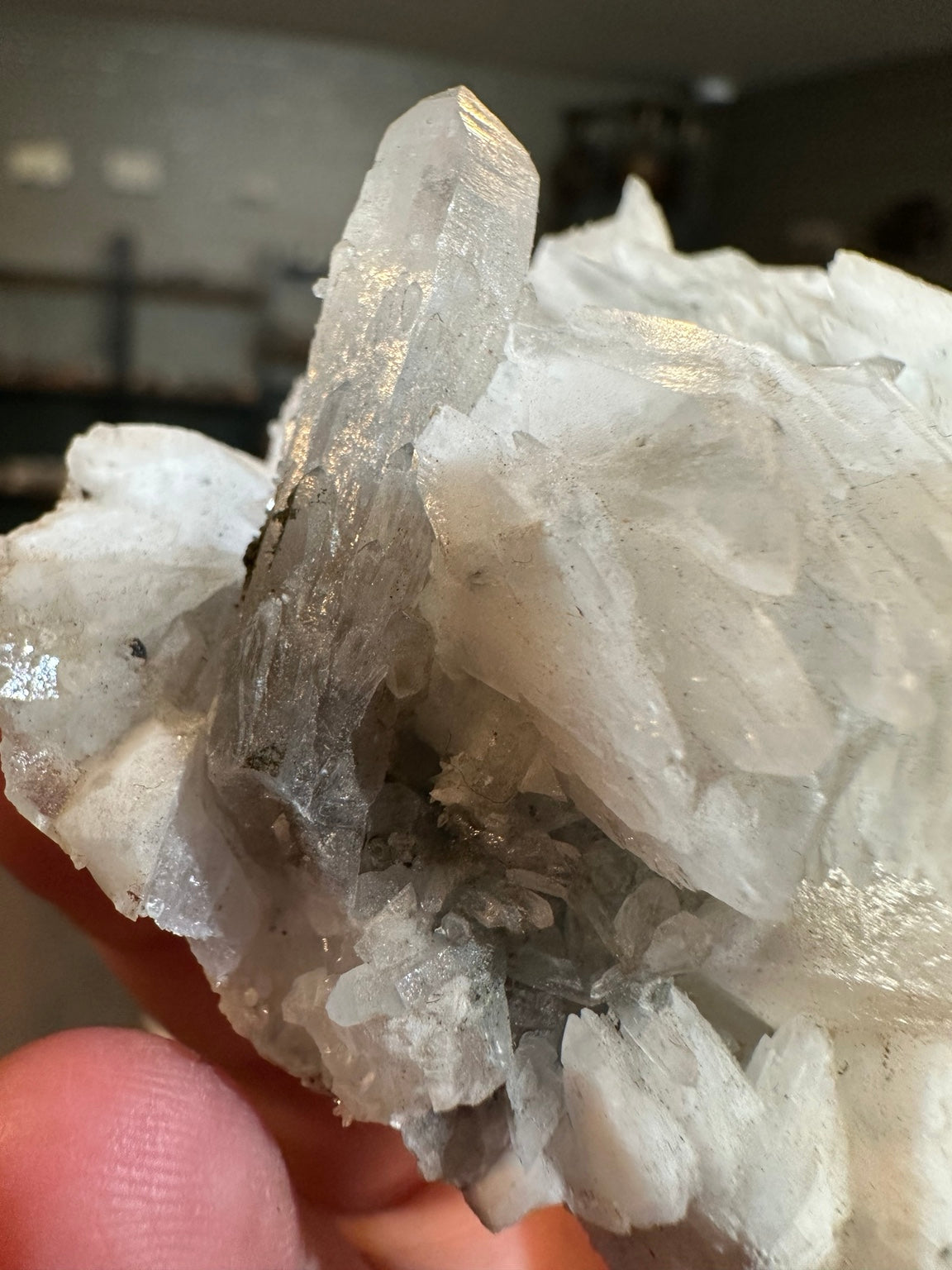 Nevada quartz calcite cluster 6.1 oz elongated quartz point detail
