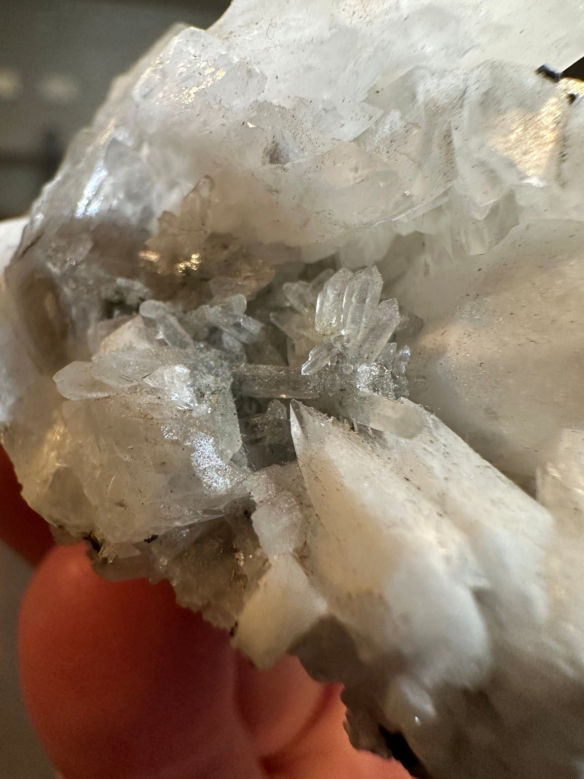 Nevada quartz calcite cluster 6.1 oz cavity detail