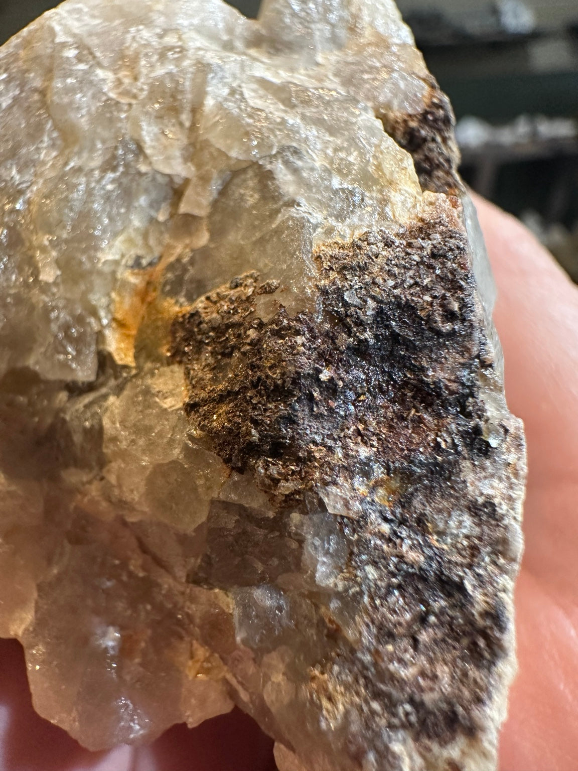 Golden iron oxide staining along quartz fractures